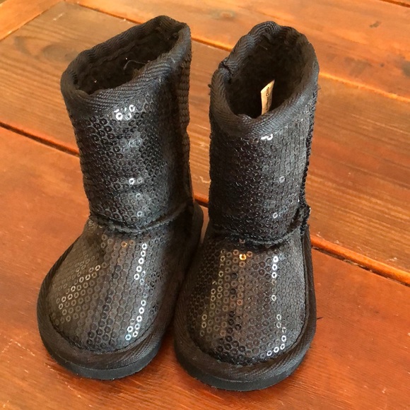 🖤 Baby ugg-like sparkly boots 🖤 - Picture 1 of 4